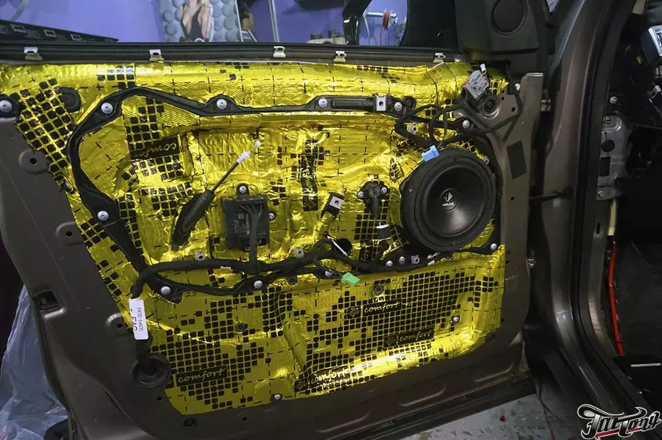 Land Rover Discovery Sport. Комплексная шумоизоляция салона и замена акустической системы, с изготовлением короба стелс под сабвуфер.